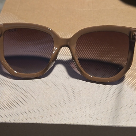 Quay Australia-NWOT \